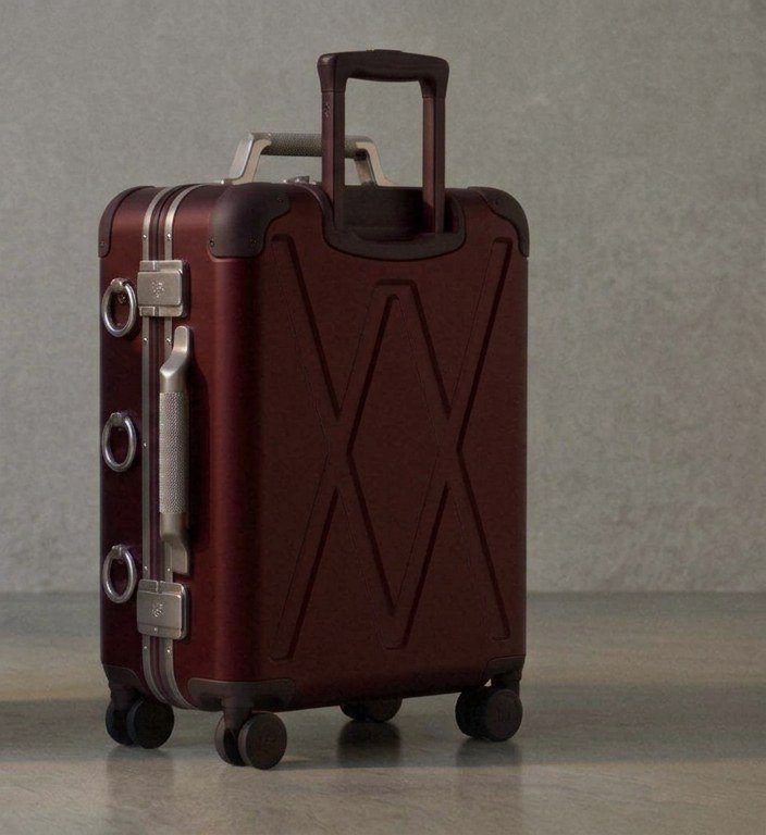 Back of the Bordeaux case with the VA monogram